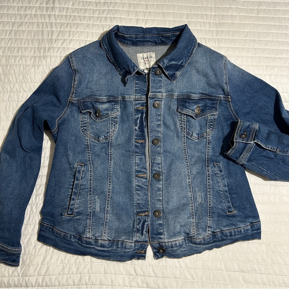 TORRID Women’s Blue Denim Button-Up Jean Jacket With Front Pockets Size 1